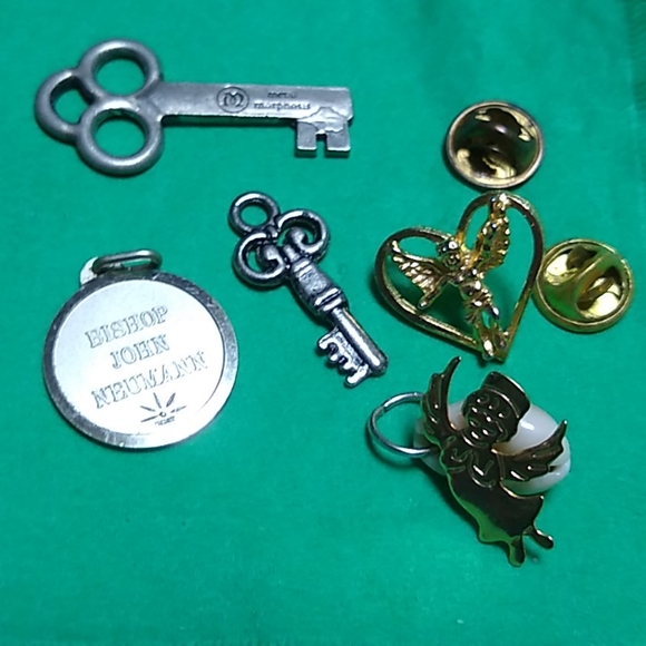 Pendants and pins. - Picture 2 of 6